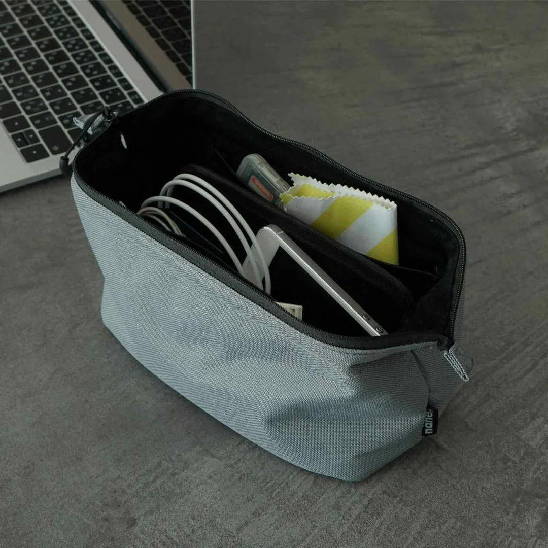 nahe soft gadget pouch Nahe Soft Gadget Pouch Large Black • Hightide • TACTO Studio