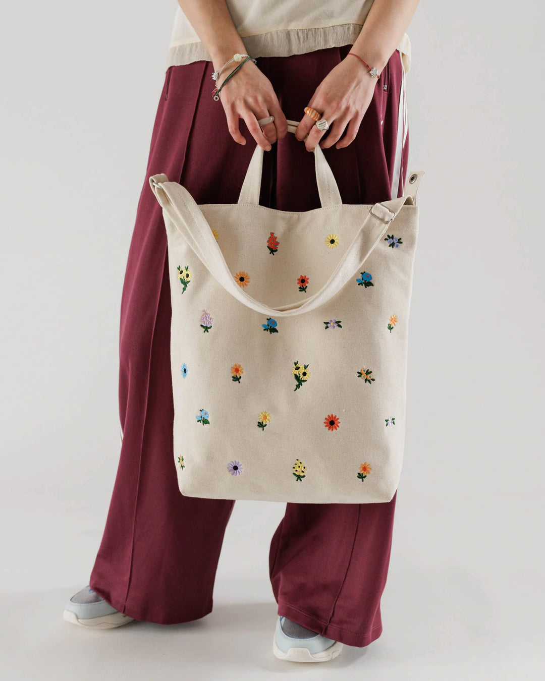 Duck Bag in Embroidered Ditsy Floral by Baggu - Le Souk Le Souk